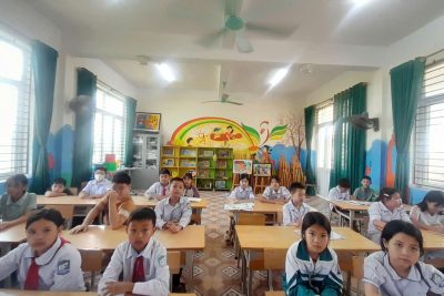 Tở chức dạy học các môn chuyên